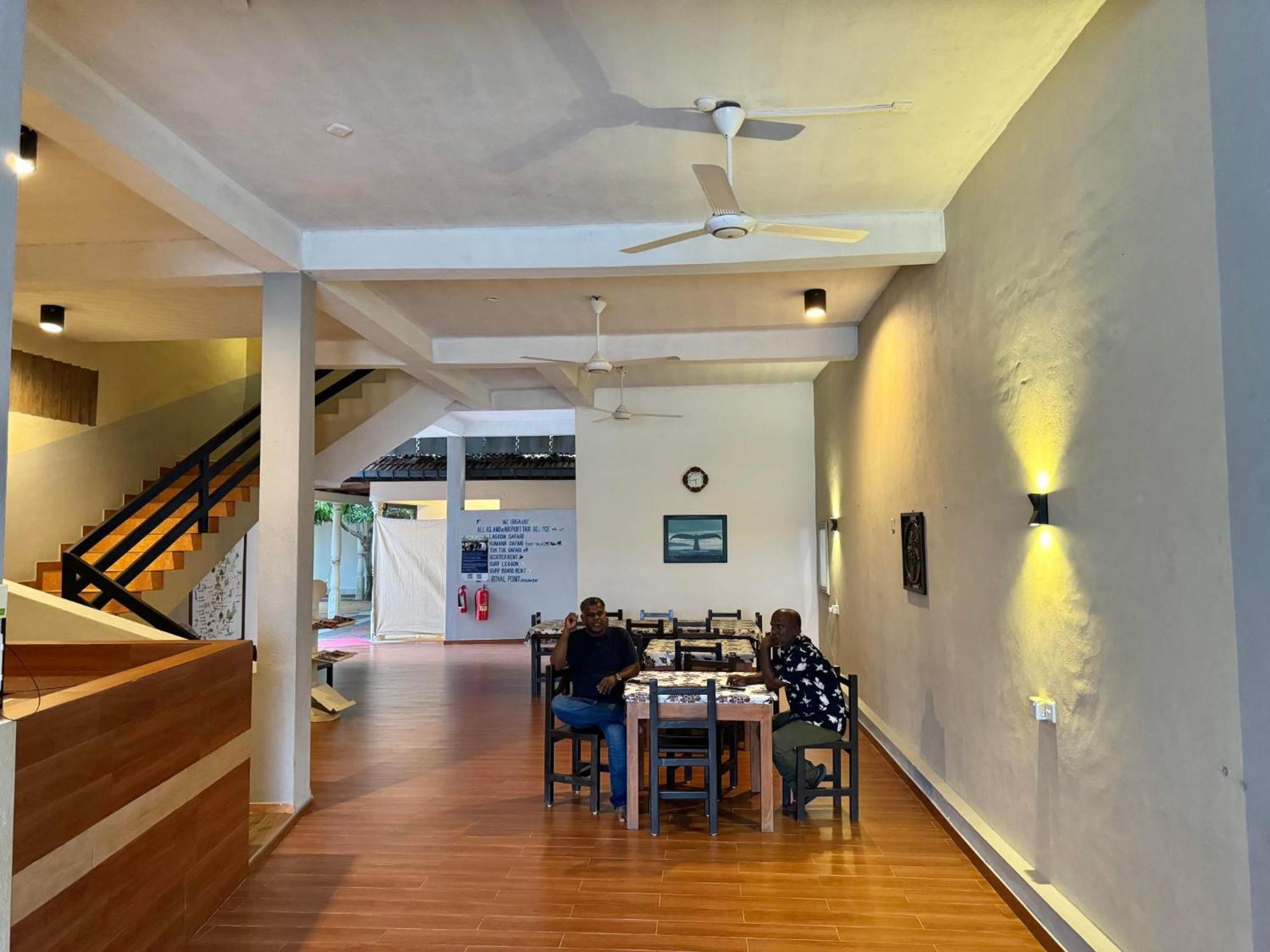 Hotel Royal Point Arugambay à Baie d'Arugam Extérieur photo