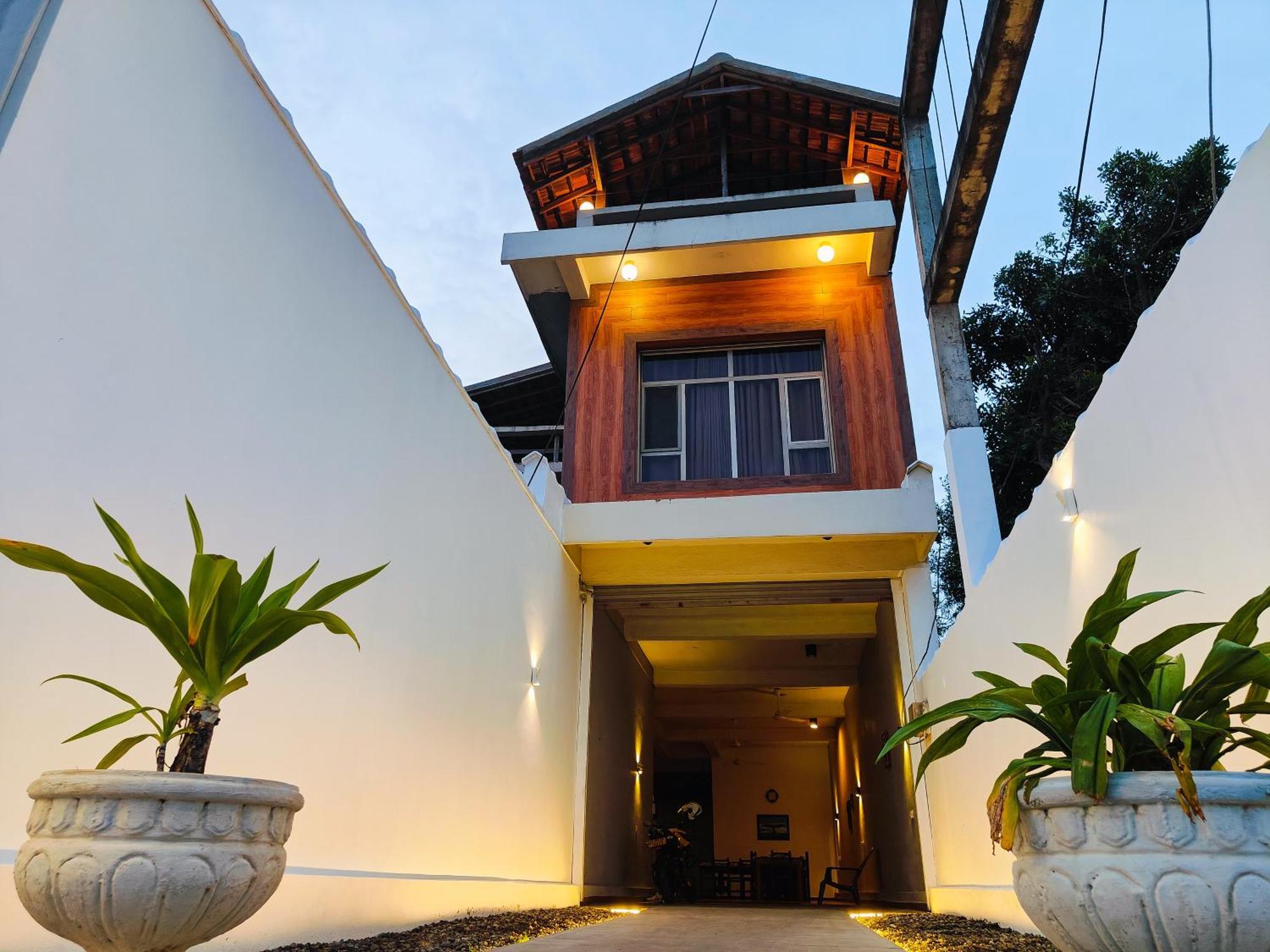 Hotel Royal Point Arugambay à Baie d'Arugam Extérieur photo
