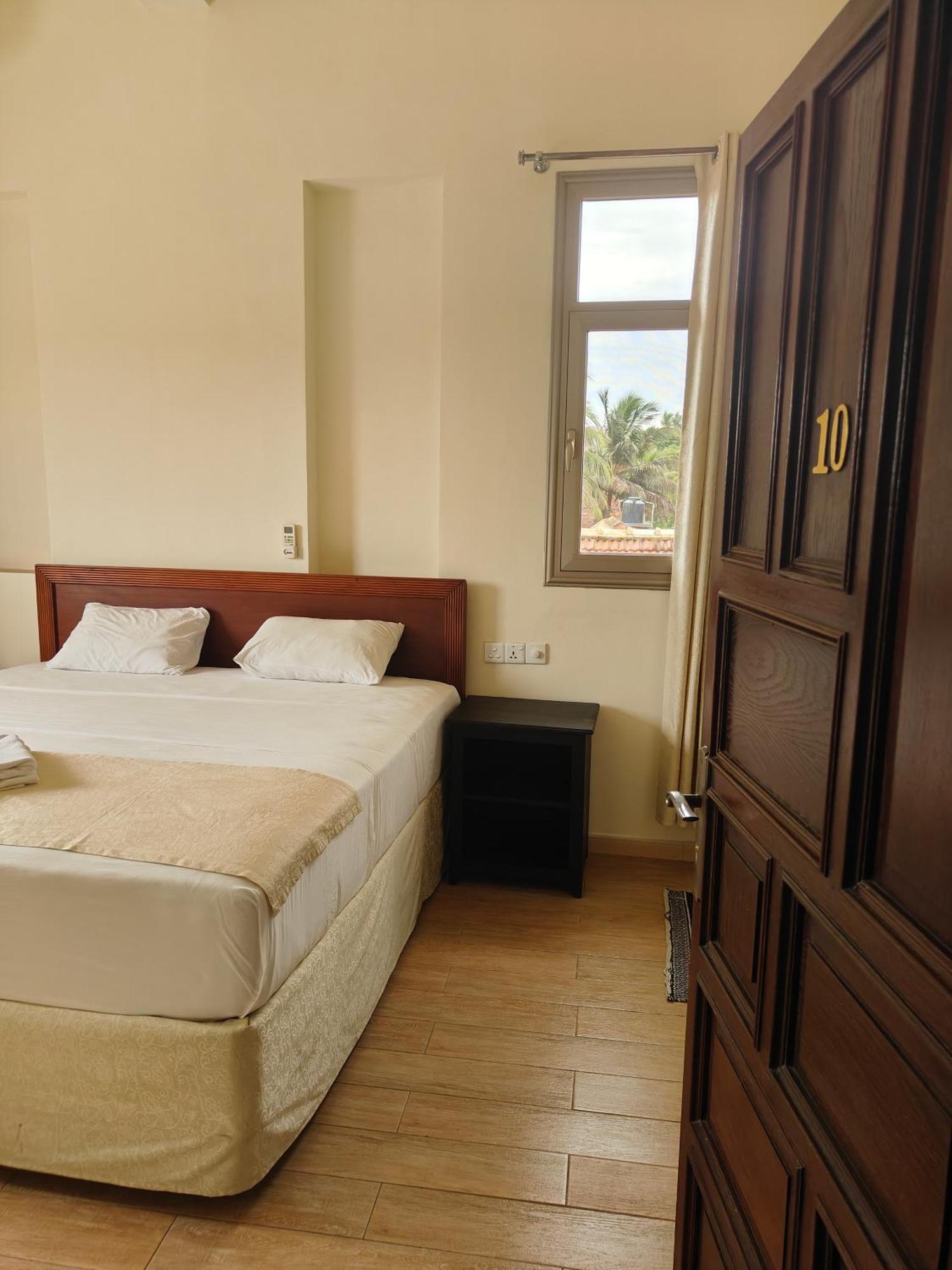 Hotel Royal Point Arugambay à Baie d'Arugam Extérieur photo